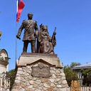 Граф Николай Николаевич Муравьёв-Амурский (1809—1881) — российский государственный деятель, с 1847 по 1861 год служил генерал-губернатором Восточной Сибири. В истории расширения российских владений в Сибири Муравьёв-Амурский сыграл видную роль: ему принадлежит почин в возвращении Амура, уступленного Китаю в 1689 году.<br /><br />Митрополит Иннокентий (в миру Иван Евсеевич Попов-Вениаминов; 1797 – 1879) – епископ Православной Российской Церкви. Стал первым православным епископом Камчатки, Якутии, Приамурья и Северной Америки, сподвижник генерал-губернатора Восточной Сибири графа Н. Н. Муравьёва-Амурского в освоении Дальнего Востока и просвещении его коренных народов. Адрес: Благовещенск, Комсомольская – пер. Релочный, у кафедрального Собора.